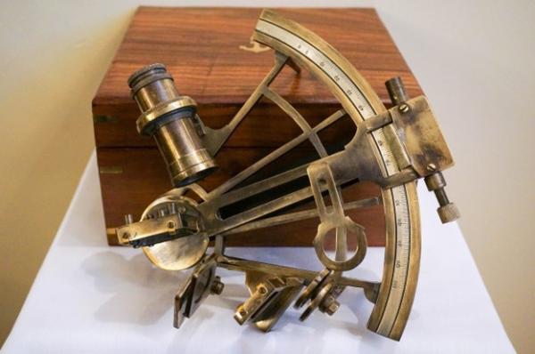 The Sextant Explained: A Pivotal Device for Maritime Navigation