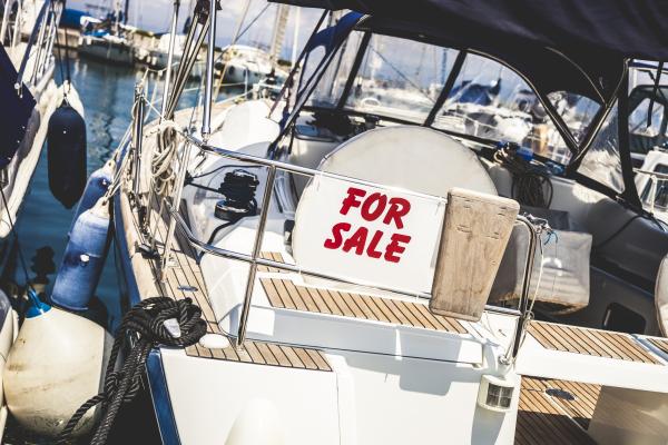 Selling Your Boat Privately vs. Through a Dealer: Which Is Better?